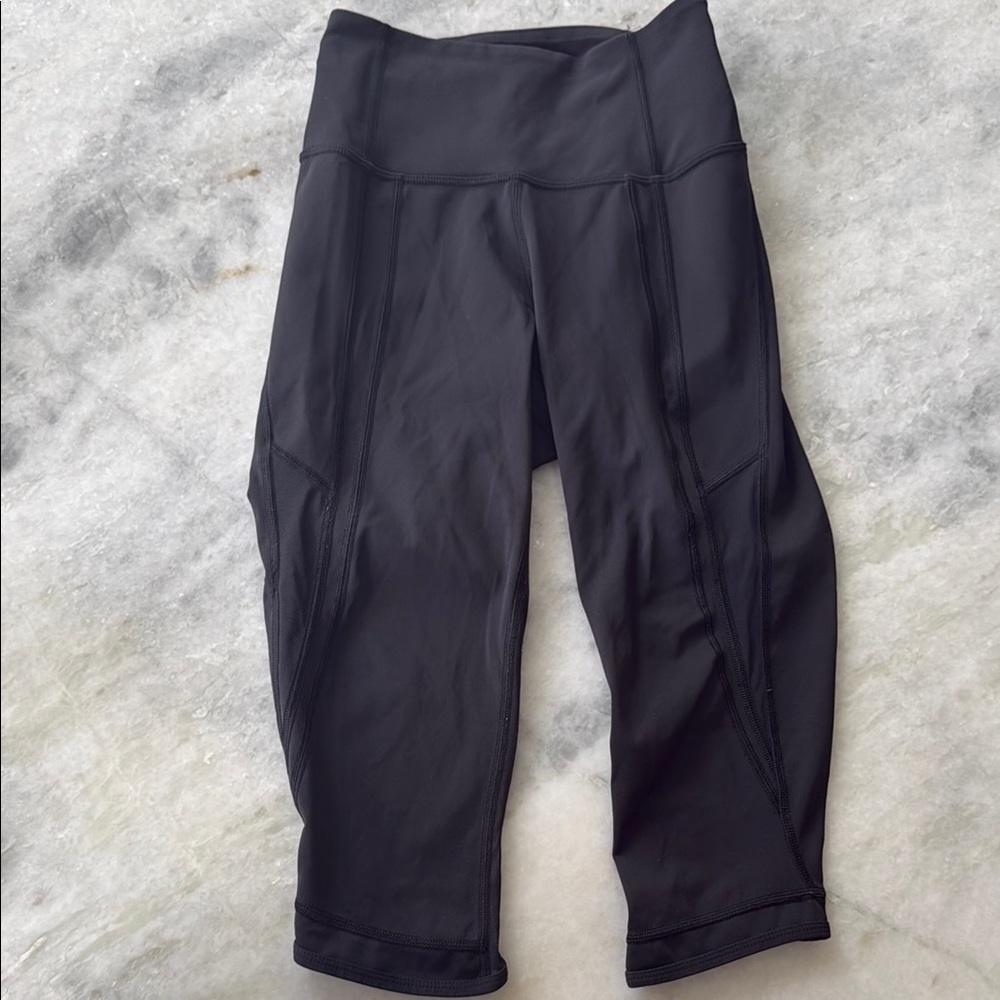 Black Lulu lemon Athletic Leggings